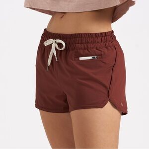 Vuori Clementine 2" Short in Color Brick Size Large